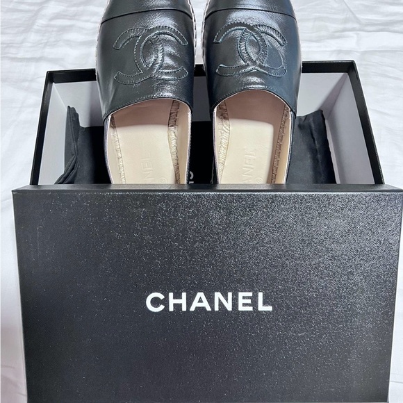 Authentic Chanel Espadrilles NEW IN BOX - Picture 4 of 5